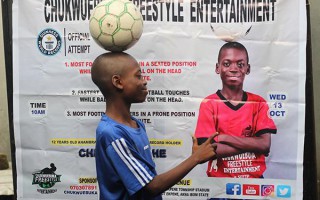 尼日利亞 足球小將 奇農索·埃切 已打破三項 世界紀錄