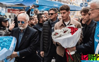 馬拉多納 去世四周年，德勞倫蒂斯、孔蒂 代表俱樂部獻花緬懷