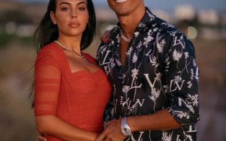 C羅與喬妹?雙雙曬同一照片，配文簡單疑似求婚成功