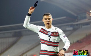 國際足聯認為C羅怒摔隊長袖標是在侮辱足球和FIFA