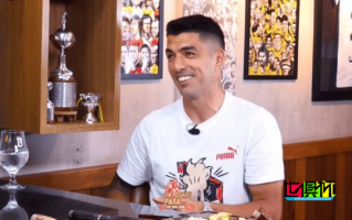 圣誕快樂(lè)！蘇亞雷斯 曬五口之家合照