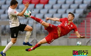 拜仁主場6-0大勝門興，提前奪得德甲9連冠，萊萬上演帽子戲法