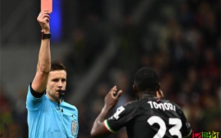 歐冠： AC米蘭對(duì)陣切爾西 裁判紅點(diǎn)引爭(zhēng)議