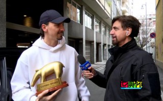 伊布 第八次收到 金貘獎