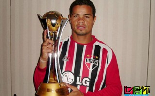 05年世俱杯冠軍成員多尼澤特，當(dāng)年為吸毒賣(mài)了獎(jiǎng)牌