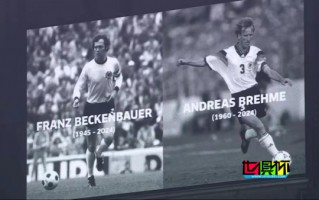 德國隊臂纏黑紗，在賽前為 貝肯鮑爾 和 布雷默 默哀