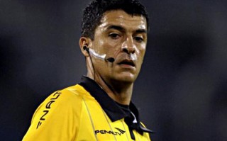 2013世俱杯巴西裁判組執(zhí)法恒大首戰(zhàn) 金哨曾出1紅8黃