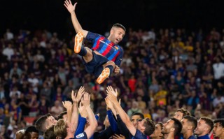 巴薩 傳奇后衛(wèi) 阿爾巴 退役