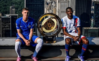 帕爾默 登貝萊 樓頂與 世俱杯 合影，預熱決賽