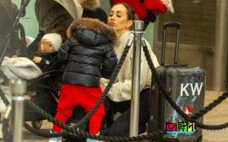 沃克 情人以共同兒子的名義注冊公司