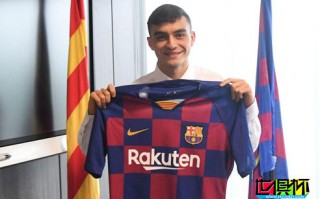17歲的西班牙年輕邊鋒佩德里與巴薩完成新賽季首簽