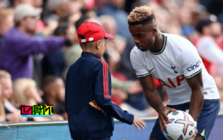 為避免主隊獲得優勢，英超規定球童不許將球拋回給任何球員