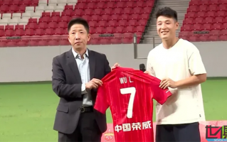 武磊 亮相 上港 新主場(chǎng)，希望早日慶祝更多勝利