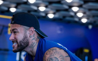 傷停10個月，內馬爾 曬鍛煉照