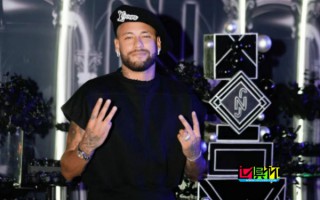 內馬爾 曬 勞斯萊斯 車標照宣布買車