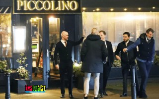 贏下 利物浦 后，滕哈格 和團隊人員前往他最愛的餐廳吃飯