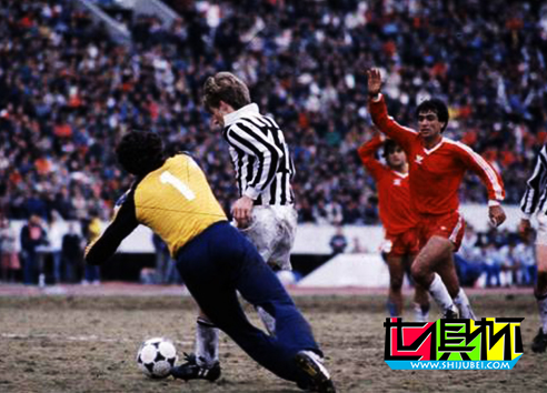 1985年12月8號意大利尤文圖斯4:2(點球)擊敗阿根廷青年人-第3張圖片-世俱杯 1985年12月8號意大利尤文圖斯4:2(點球)擊敗阿根廷青年人-第3張圖片-世俱杯