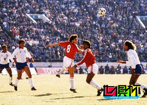 1988年12月11日烏拉圭民族點球大戰7比6險勝荷蘭埃因霍溫-第2張圖片-世俱杯