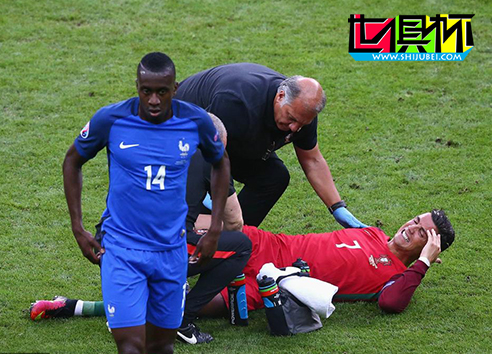 2016年7月11日歐洲杯決賽葡萄牙1-0戰(zhàn)勝法國(guó)成功加冕-第2張圖片-世俱杯 2016年7月11日歐洲杯決賽葡萄牙1-0戰(zhàn)勝法國(guó)成功加冕-第2張圖片-世俱杯