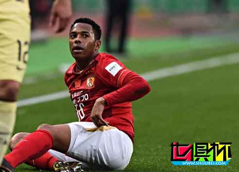 2015世俱杯：斯科拉里不滿羅比尼奧被蹬踏 怒噴美洲隊隊長-第1張圖片-世俱杯