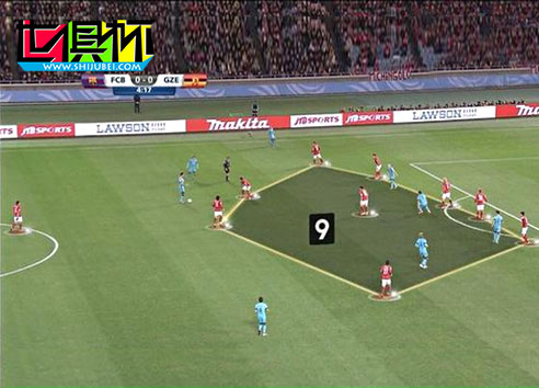 2015世俱杯：恒大九人嚴(yán)防驚呆西媒 驚呼:會(huì)移動(dòng)的中國(guó)長(zhǎng)城-第1張圖片-世俱杯