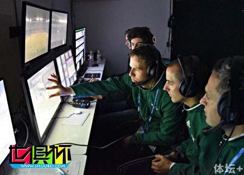 錄像裁判來啦！世俱杯賽場看回放補吹漏判點球-第4張圖片-世俱杯