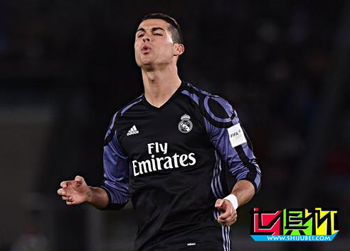 尷尬！C羅罕見一幕 幫對手頭球解圍空門-第1張圖片-世俱杯