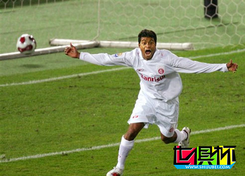 2006世俱杯-國際2-1力克非洲冠軍 決賽恐將遭遇巴薩-第1張圖片-世俱杯 2006世俱杯-國際2-1力克非洲冠軍 決賽恐將遭遇巴薩-第1張圖片-世俱杯