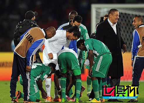 2013年世俱杯小羅輸球也稱王，戰(zhàn)靴慘遭對手哄搶-第1張圖片-世俱杯