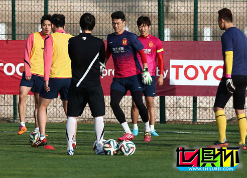 2013年恒大世俱杯戰(zhàn)袍繡國旗 廣州恒大今夜苦戰(zhàn)非洲王-第1張圖片-世俱杯