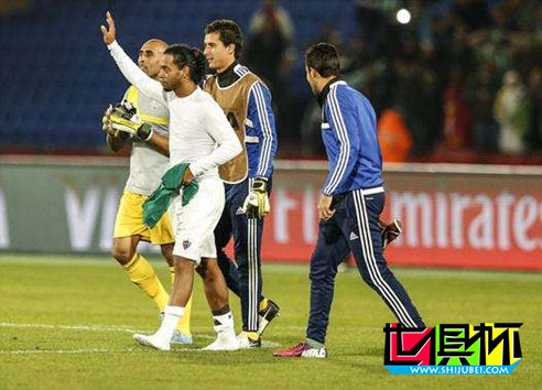 2013世俱杯小羅任意球難救主含淚離場 對手追星衣鞋遭哄搶-第1張圖片-世俱杯