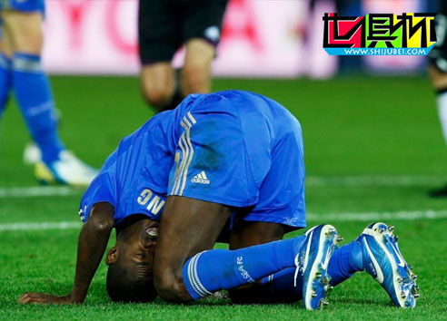 2012世俱杯切爾西負科林蒂安丟冠,巴西鐵衛蹲地痛哭-第1張圖片-世俱杯