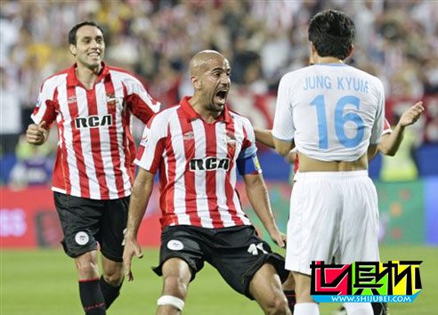 2009世俱杯-浦項制鐵三人染紅 大學生2-1取勝進決賽-第1張圖片-世俱杯