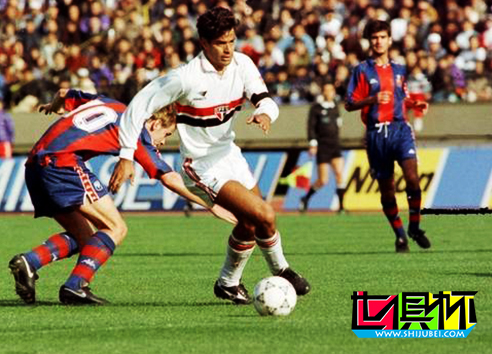 1992年12月13日巴西圣保羅隊(duì)2比1擊敗了巴塞羅那隊(duì)