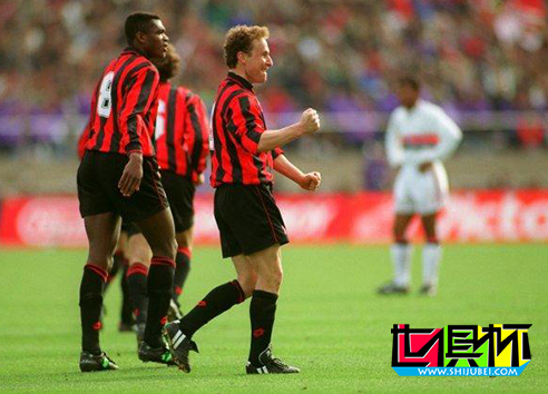 1993年12月12日米蘭軍團(tuán)2比3不敵巴西圣保羅