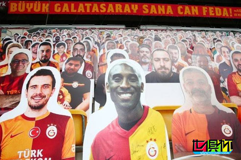 加拉塔薩雷復賽后首個主場比賽出現一位特殊球迷“科比”-第1張圖片-世俱杯