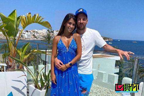 梅西與蘇牙帶家人度假，梅西和安東內(nèi)拉發(fā)了秀恩愛的合影-第1張圖片-世俱杯