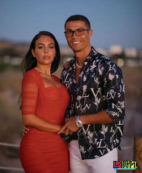 C羅與喬妹?雙雙曬同一照片,配文簡單疑似求婚成功-第1張圖片-世俱杯 C羅與喬妹?雙雙曬同一照片,配文簡單疑似求婚成功-第1張圖片-世俱杯