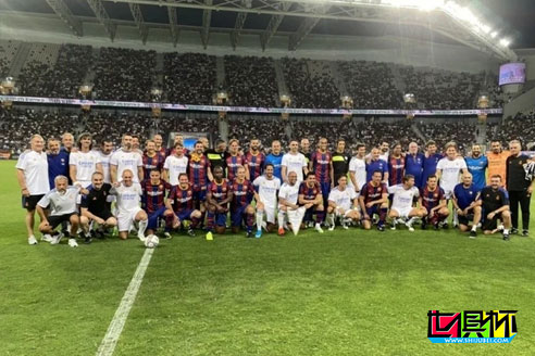 眾星團聚,皇馬傳奇隊3-2逆轉巴薩傳奇隊,小羅點射拔頭籌-第2張圖片-世俱杯 眾星團聚,皇馬傳奇隊3-2逆轉巴薩傳奇隊,小羅點射拔頭籌-第2張圖片-世俱杯