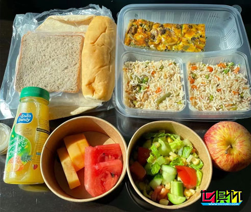 男足乘坐包機抵達卡塔爾多哈,主帥李鐵曬出了隔離餐-第1張圖片-世俱杯 男足乘坐包機抵達卡塔爾多哈,主帥李鐵曬出了隔離餐-第1張圖片-世俱杯