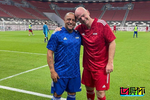 巴西傳奇球星羅伯特-卡洛斯曬出和因凡蒂諾一起踢球的照片-第1張圖片-世俱杯 巴西傳奇球星羅伯特-卡洛斯曬出和因凡蒂諾一起踢球的照片-第1張圖片-世俱杯