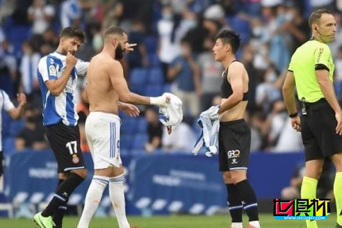 西班牙人爆冷2-1擊敗皇馬,賽后武磊與本澤馬交換球衣-第1張圖片-世俱杯 西班牙人爆冷2-1擊敗皇馬,賽后武磊與本澤馬交換球衣-第1張圖片-世俱杯