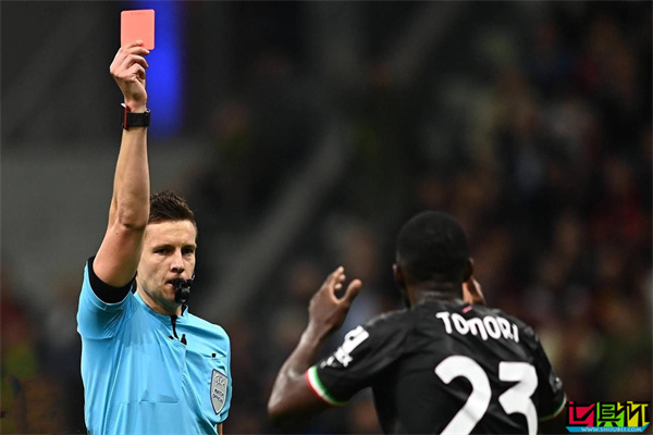 歐冠: AC米蘭對陣切爾西 裁判紅點引爭議-第1張圖片-世俱杯 歐冠: AC米蘭對陣切爾西 裁判紅點引爭議-第1張圖片-世俱杯