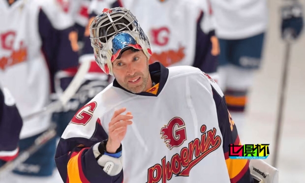 跨界達人!前切爾西和阿森納門將 切赫 租借加盟貝爾法斯特巨人冰球隊-第1張圖片-世俱杯 跨界達人!前切爾西和阿森納門將 切赫 租借加盟貝爾法斯特巨人冰球隊-第1張圖片-世俱杯