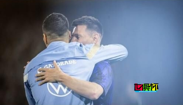 蘇亞雷斯曬與梅西擁抱照片，是對手也是朋友-第1張圖片-世俱杯