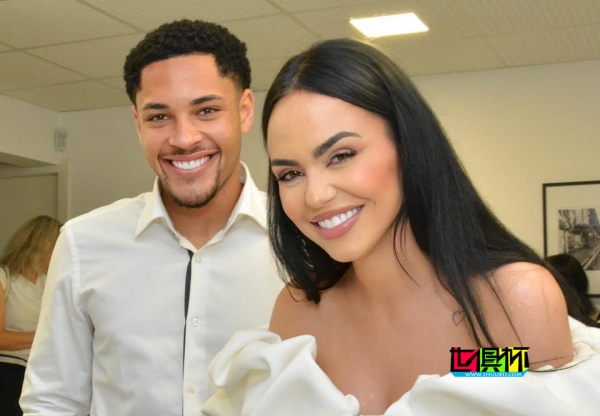 18歲 羅克 在加盟 巴薩 前和妻子正式領證結婚-第1張圖片-世俱杯 18歲 羅克 在加盟 巴薩 前和妻子正式領證結婚-第1張圖片-世俱杯