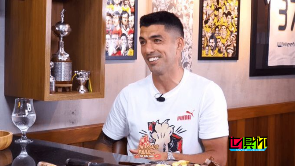 圣誕快樂！蘇亞雷斯 曬五口之家合照-第1張圖片-世俱杯