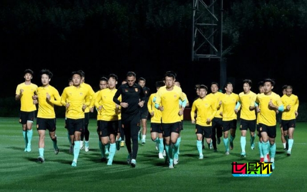 國足 完成抵達卡塔爾后首次訓練-第1張圖片-世俱杯 國足 完成抵達卡塔爾后首次訓練-第1張圖片-世俱杯