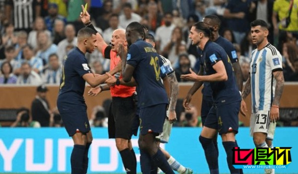 2024 歐洲杯 只許隊長和裁判溝通,圍裁判將立即被處罰-第1張圖片-世俱杯 2024 歐洲杯 只許隊長和裁判溝通,圍裁判將立即被處罰-第1張圖片-世俱杯