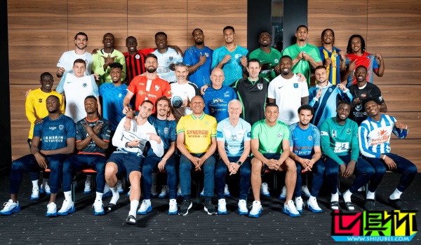 法國隊 曬另類全家福，所有成員身穿啟蒙俱樂部的球衣出鏡-第1張圖片-世俱杯